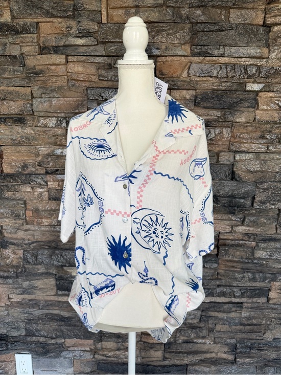 Tops - Women's White Short Sleeve Button-Up Top with Blue & Pink Print